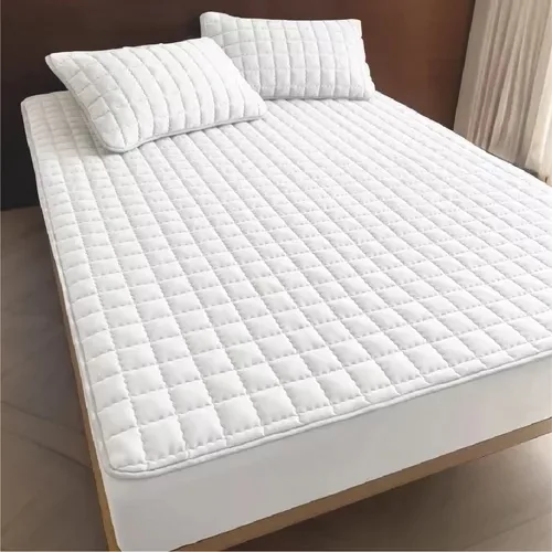 Protetor de colchão matelassê sobre cama